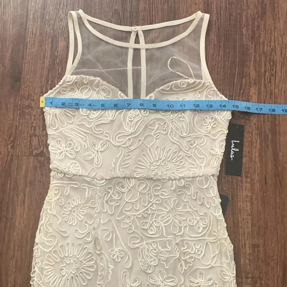 Lulu’s Wedding Dress Ivory Lace Embroidered Size Small New - Picture 9 of 16